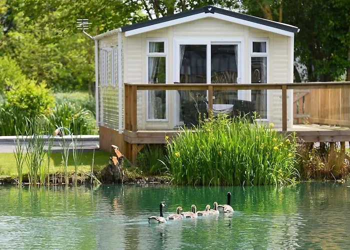 Lakefront Lodge 5 Star Country Park Private Fishing Free Parking 1