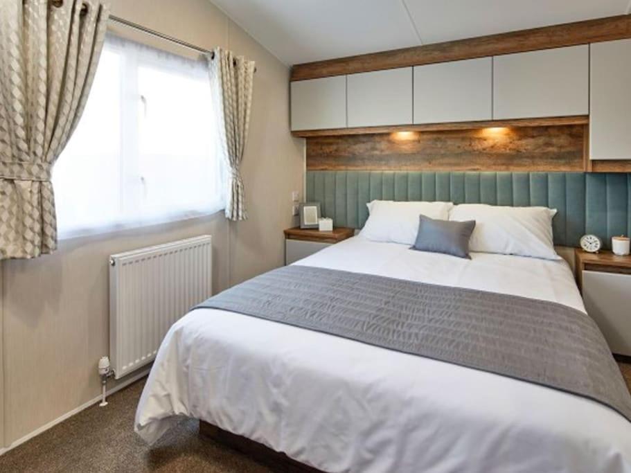 Lakefront 5 Star Country Park Private Fishing Free Parking 1 Holiday home *