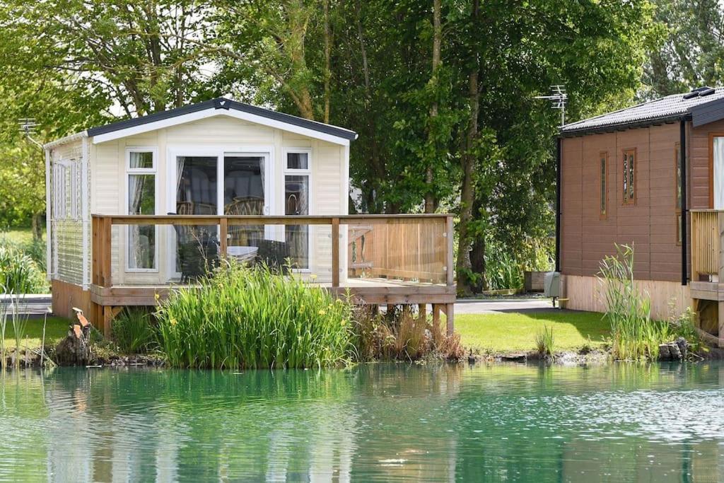 Lakefront 5 Star Country Park Private Fishing Free Parking 1 *