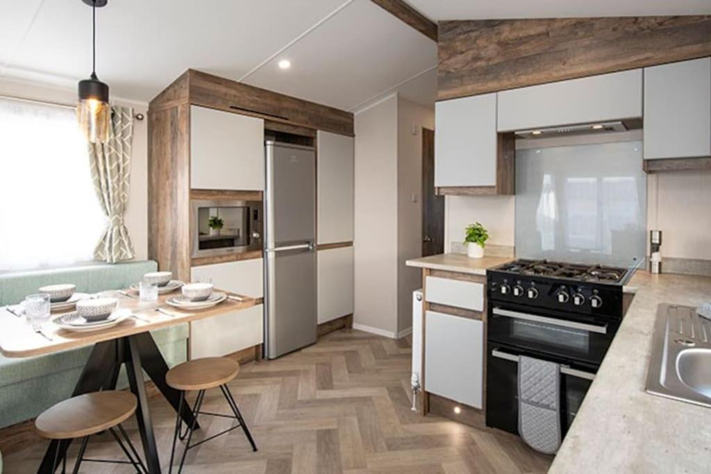 Lakefront 5 Star Country Park Private Fishing Free Parking 1 Malton