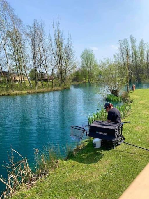 Holiday home Lakefront 5 Star Country Park Private Fishing Free Parking 1